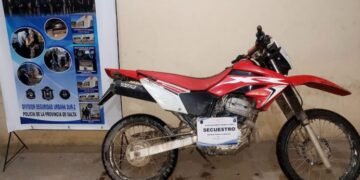 La policía recuperó motos robadas además de celulares, armas, estupefacientes y prendas de vestir