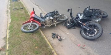 Dos motos chocaron en Avenida Palacios
