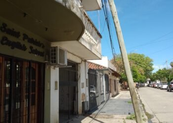 Notificaron a empresa de cable por el mal estado de sus postes