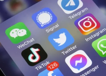 Australia aprobó la ley que prohíbe el acceso de menores a las redes sociales