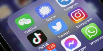 Australia aprobó la ley que prohíbe el acceso de menores a las redes sociales