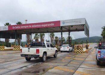 Imputaron a taxista oranense por atentar contra dos policías en un control