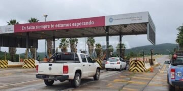 Imputaron a taxista oranense por atentar contra dos policías en un control