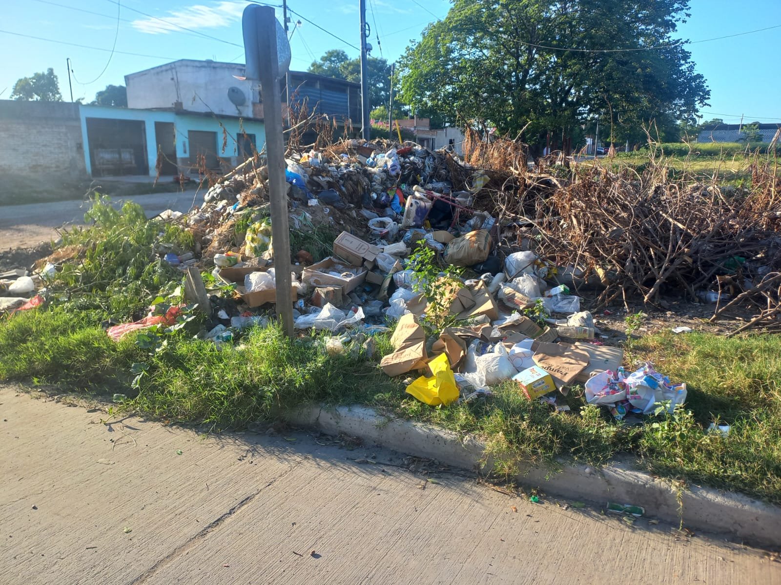 Foto denuncia de los vecinos - Radio Ciudad Oran