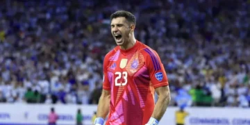 Dibu Martínez, elegido como el mejor arquero del mundo