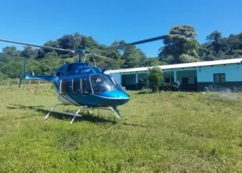 Rescataron a tres docentes en un operativo aéreo