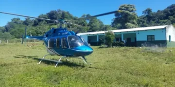 Rescataron a tres docentes en un operativo aéreo
