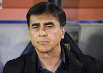Quinteros dejó de ser el técnico de Vélez