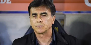 Quinteros dejó de ser el técnico de Vélez