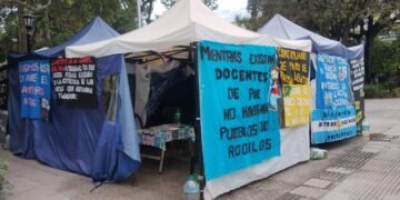 Cesantearon a los docentes autoconvocados que están de paro desde 2023