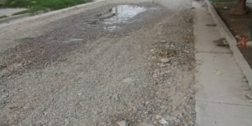 Vecinos denuncian una pérdida de agua