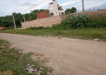 Vecinos reclaman por el mal estado de las calles