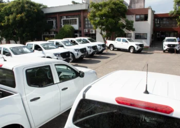 Sáenz entregó 10 camionetas destinadas al sistema de salud