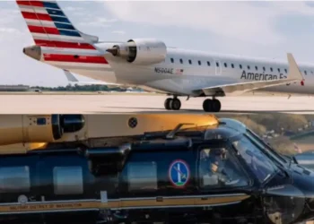 Un avión con 64 pasajeros chocó contra un helicóptero y cayó al río cerca de Washington