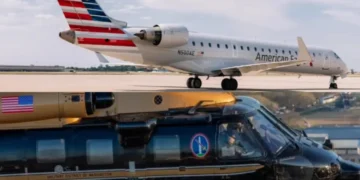 Un avión con 64 pasajeros chocó contra un helicóptero y cayó al río cerca de Washington