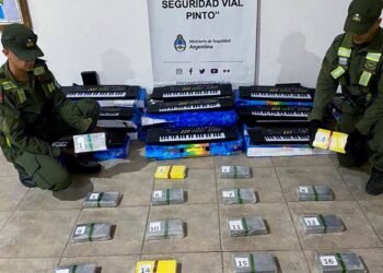 Boliviana traficaba 18 kilos de cocaína dentro de teclados musicales