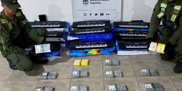 Boliviana traficaba 18 kilos de cocaína dentro de teclados musicales