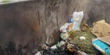 Otra vez prendieron fuego a un contenedor de basura