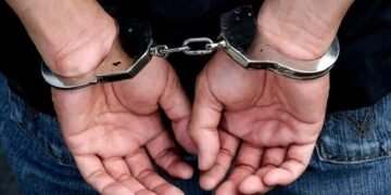 Reincidente a prisión por robo, atentado a la autoridad y daño a un móvil policial