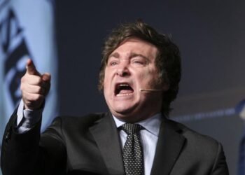 Milei congela la contratación de empleados públicos