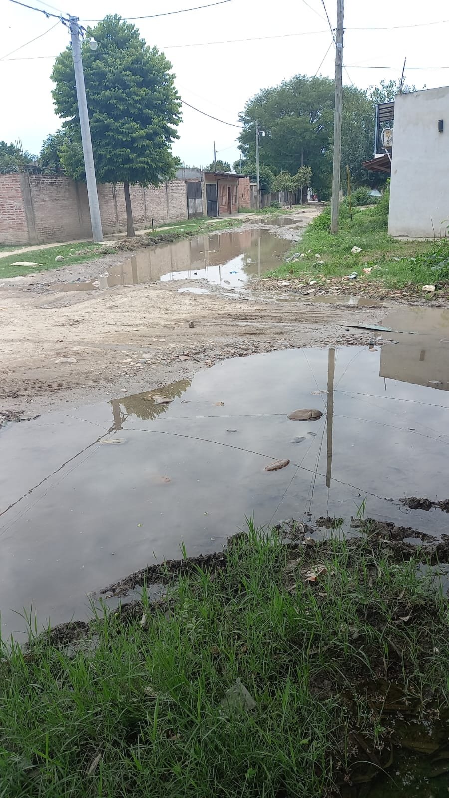 Denuncian importante pérdida de agua - Radio Ciudad Oran
