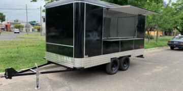 Corso Color: Enojo de los vendedores de comida que los dejaron sin lugar