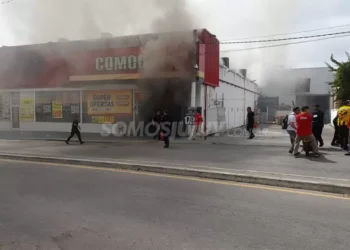 Cinco personas murieron en el incendio de un supermercado en Jujuy