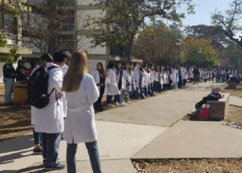 Crisis en Medicina de la UNSA: por falta de recursos y presupuesto suspendieron el ingreso