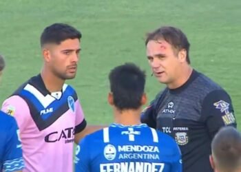 Agredieron a un juez de línea y se suspendió el partido de Godoy Cruz ante Talleres