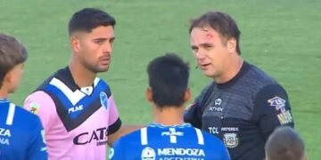Agredieron a un juez de línea y se suspendió el partido de Godoy Cruz ante Talleres
