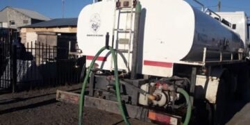 Distribuyen agua potable en el B° 4 de Junio