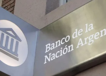 El Gobierno planea cerrar sucursales del Banco Nación y despedir empleados