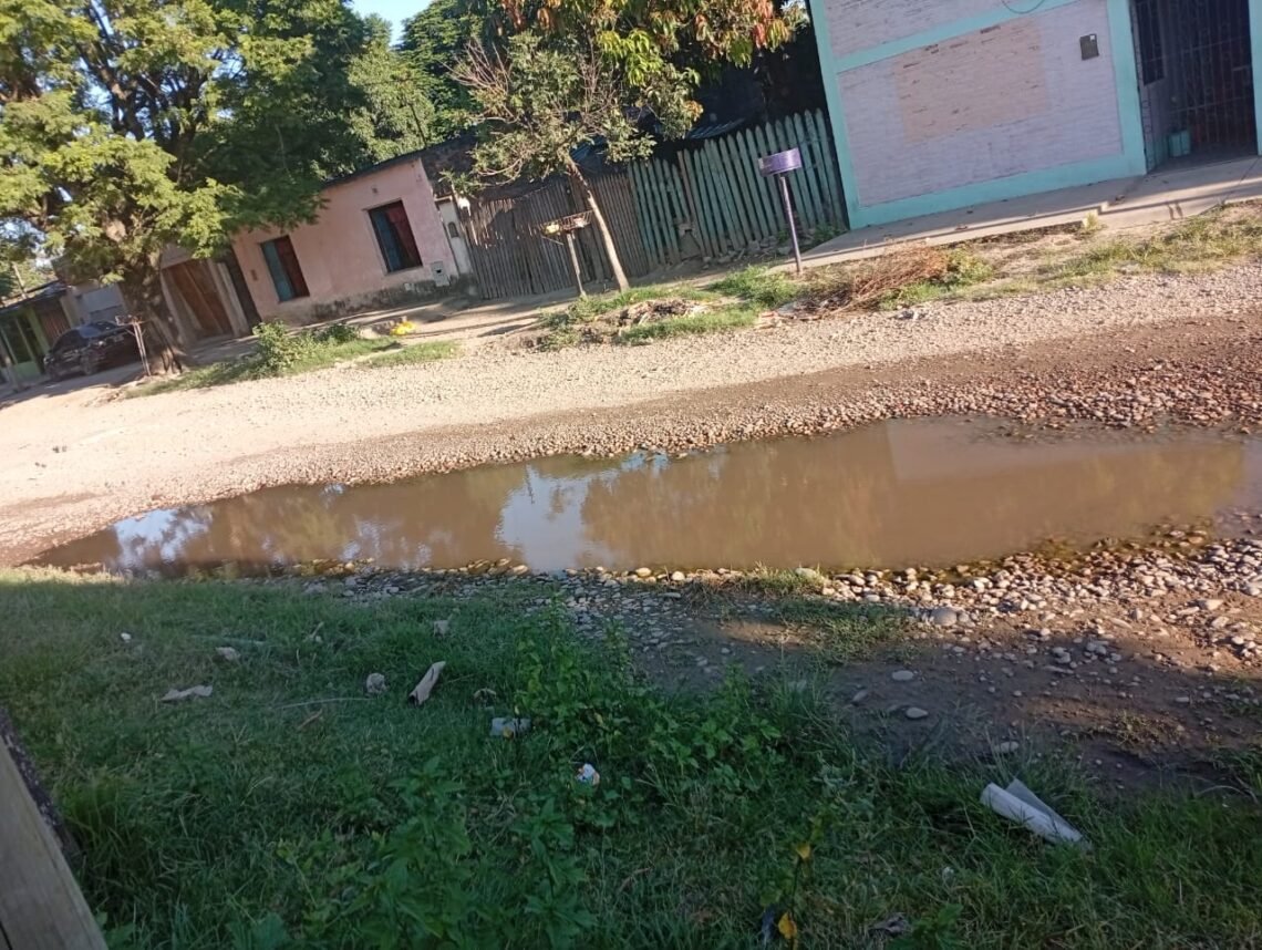 Foto noticia de los oyentes, denuncian una pérdida de agua - Radio ...