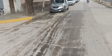 Circular por precaución por derrame de aceite