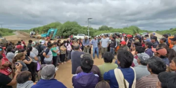 Terraplén de contención en el río Pilcomayo