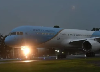 Milei regresó a Argentina tras asistir a los funerales del Papa Francisco