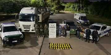 Desbaratan una banda que usaban doble fondos en el acoplado de camiones para trasladar 126 kilos de cocaína 