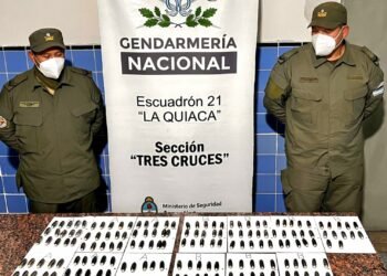 Detuvieron a dos capsuleros con más de 2 kilos de cocaína