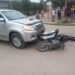 Chocaron una camioneta y una moto