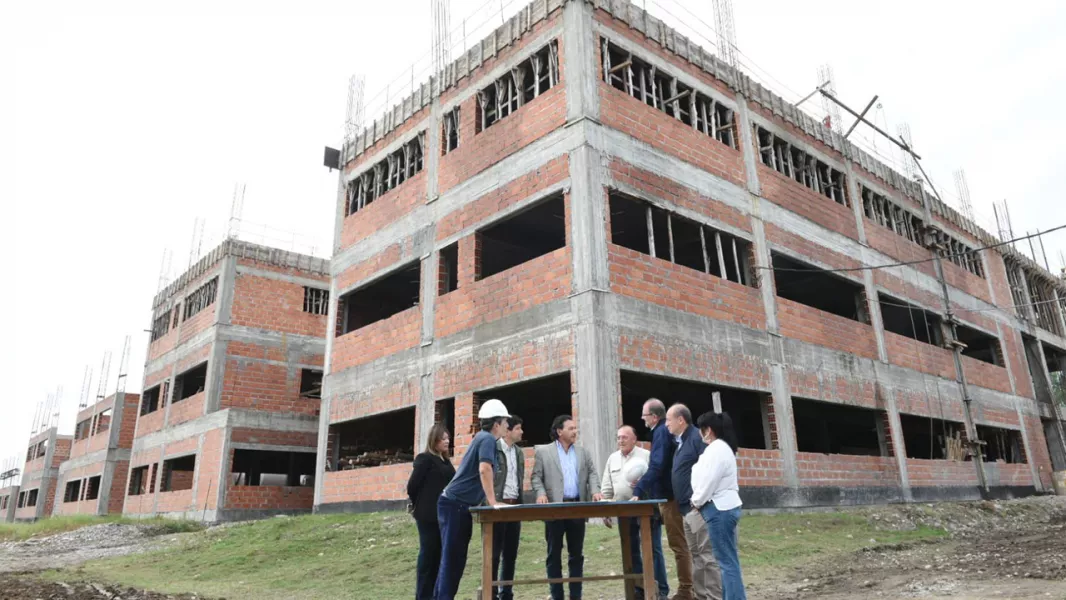 Sáenz recorrió la obra de la Ciudad Judicial - Radio Ciudad Oran