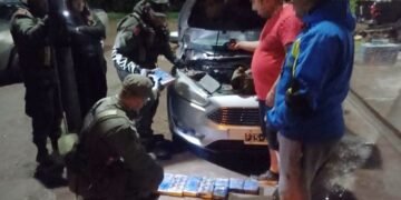 Pareja viajaba con sus dos hijos menores edad en un auto envainado con 26 kilos de cocaína