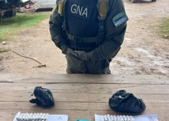 Detienen a dos pasajeros de taxis que viajaban con tres kilos de cocaína