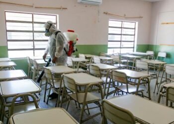 Fumigaran edificios escolares