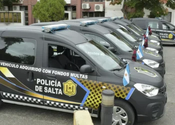 Sáenz entregó nuevos móviles a la policía