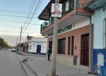 Empezó el retiro de la cartelería política
