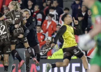 Platense semifinalista, eliminó a River por penales