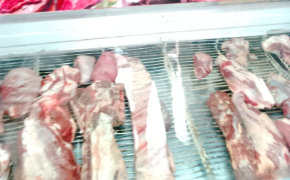 La policía secuestró 50 kilos de carne en mal estado