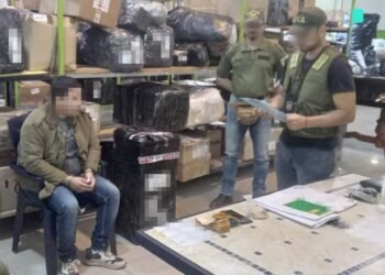 El hallazgo de encomiendas con cocaína en Buenos Aires y Tucumán desencadenó en una entrega vigilada y la detención de dos personas