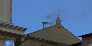 Segunda fumata negra en el Vaticano: Todavía sin consenso para elegir al nuevo Papa