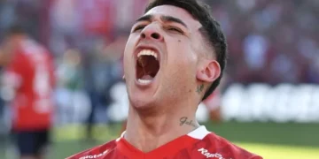 Por una chilena espectacular ganó Independiente y será rival de Boca